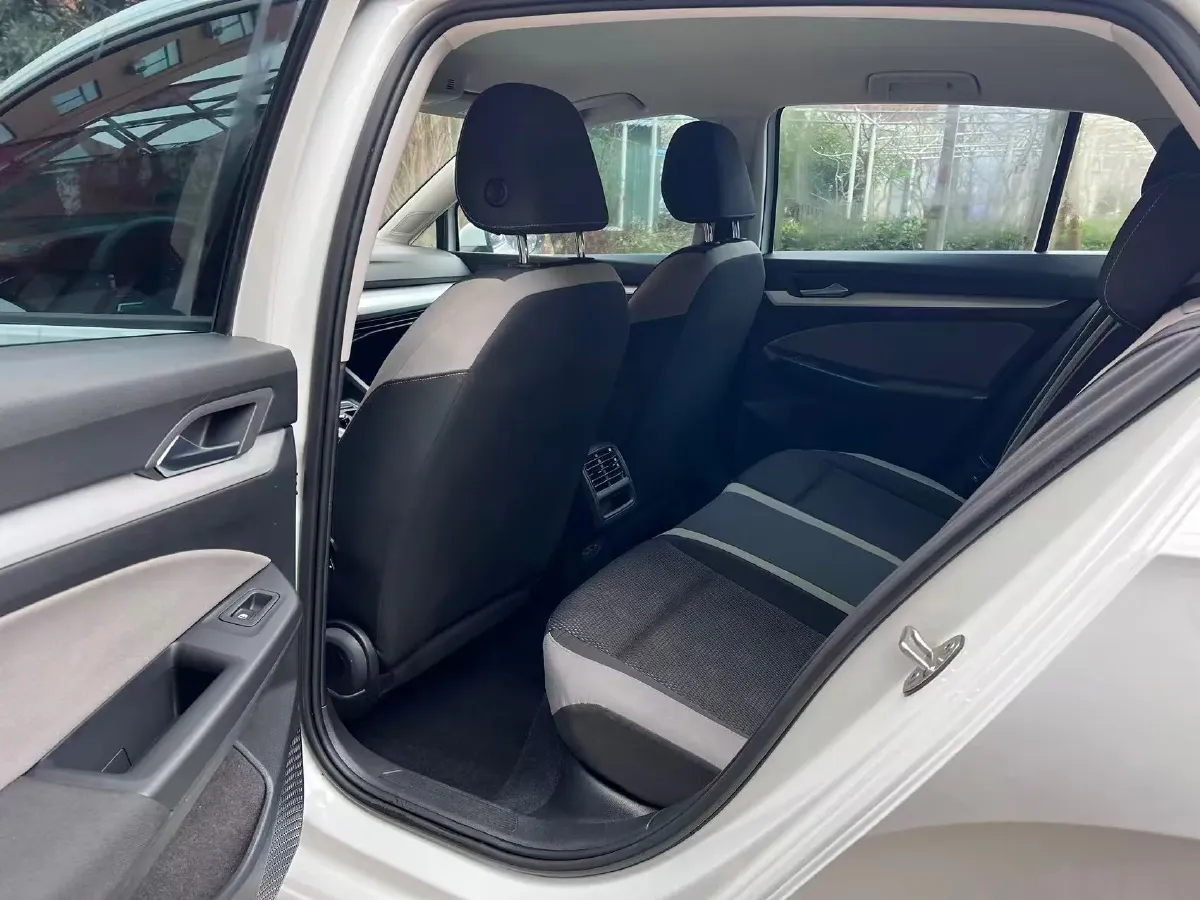 2021 Volkswagen Golf 1.2T 116HP L4 7DCT,autocango,china used car exporter,china ev exporter,chinese used car exporter,chinese used ev exporter