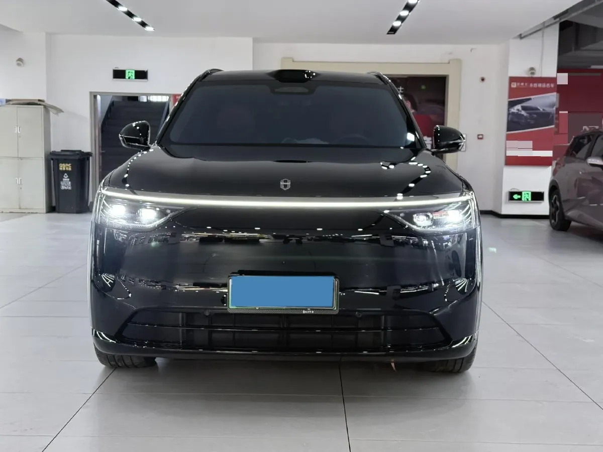 2025 AITO AITO M8 REEV 160HP REEV 53.4KWH,autocango,china used car exporter,china ev exporter,chinese used car exporter,chinese used ev exporter