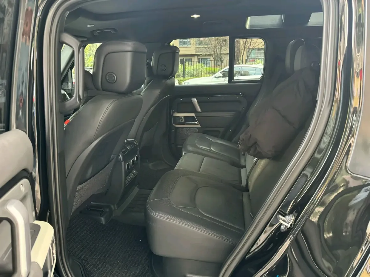 2023 Land Rover Defender 3.0T 400HP L6 8AT,autocango,china used car exporter,china ev exporter,chinese used car exporter,chinese used ev exporter