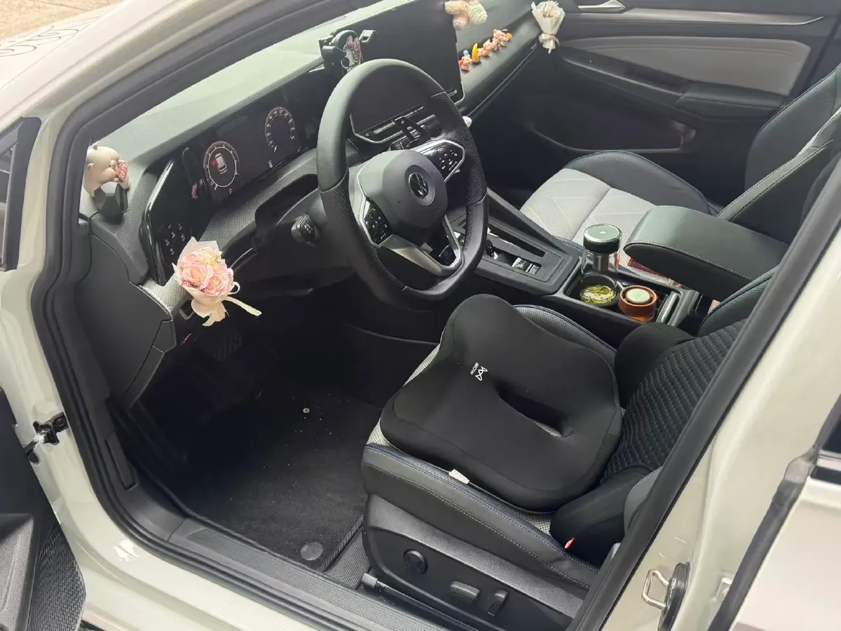 2025 Volkswagen Golf 1.5T 160HP L4 7DCT,autocango,china used car exporter,china ev exporter,chinese used car exporter,chinese used ev exporter