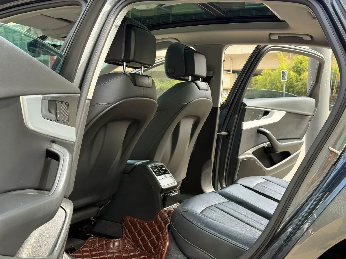 2020 Audi A4L 2.0T 190HP L4 7DCT,autocango,china used car exporter,china ev exporter,chinese used car exporter,chinese used ev exporter