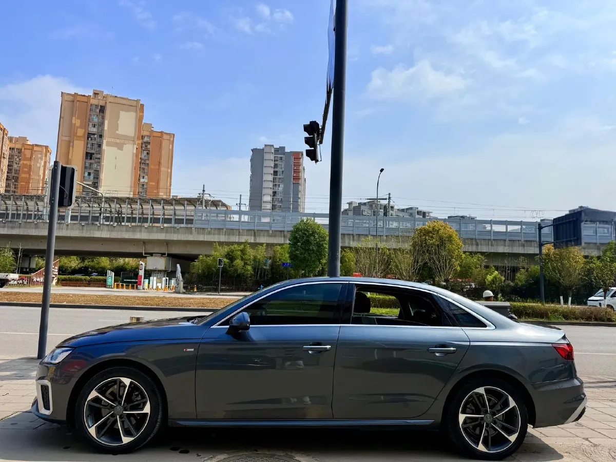 2020 Audi A4L 2.0T 190HP L4 7DCT,autocango,china used car exporter,china ev exporter,chinese used car exporter,chinese used ev exporter