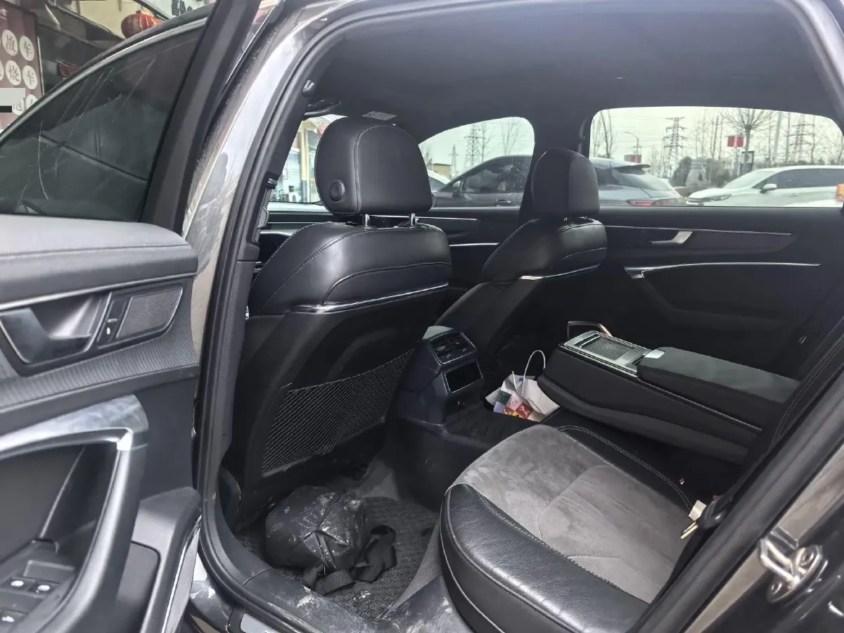 2022 Audi A6L 2.0T 224HP L4 7DCT,autocango,china used car exporter,china ev exporter,chinese used car exporter,chinese used ev exporter