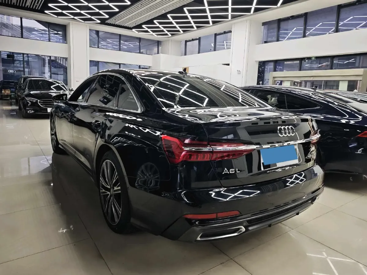 2022 Audi A6L 2.0T 224HP L4 7DCT,autocango,china used car exporter,china ev exporter,chinese used car exporter,chinese used ev exporter