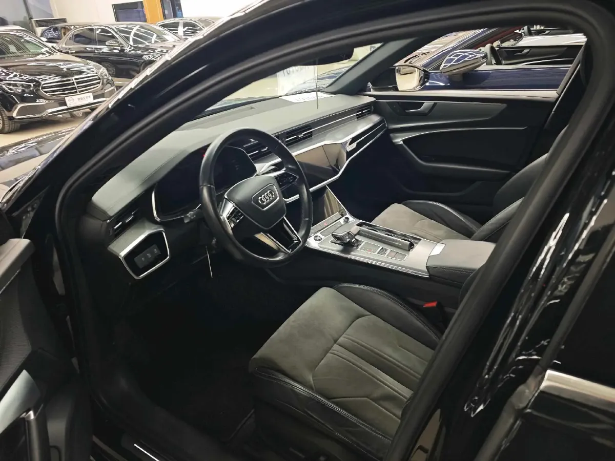 2022 Audi A6L 2.0T 224HP L4 7DCT,autocango,china used car exporter,china ev exporter,chinese used car exporter,chinese used ev exporter