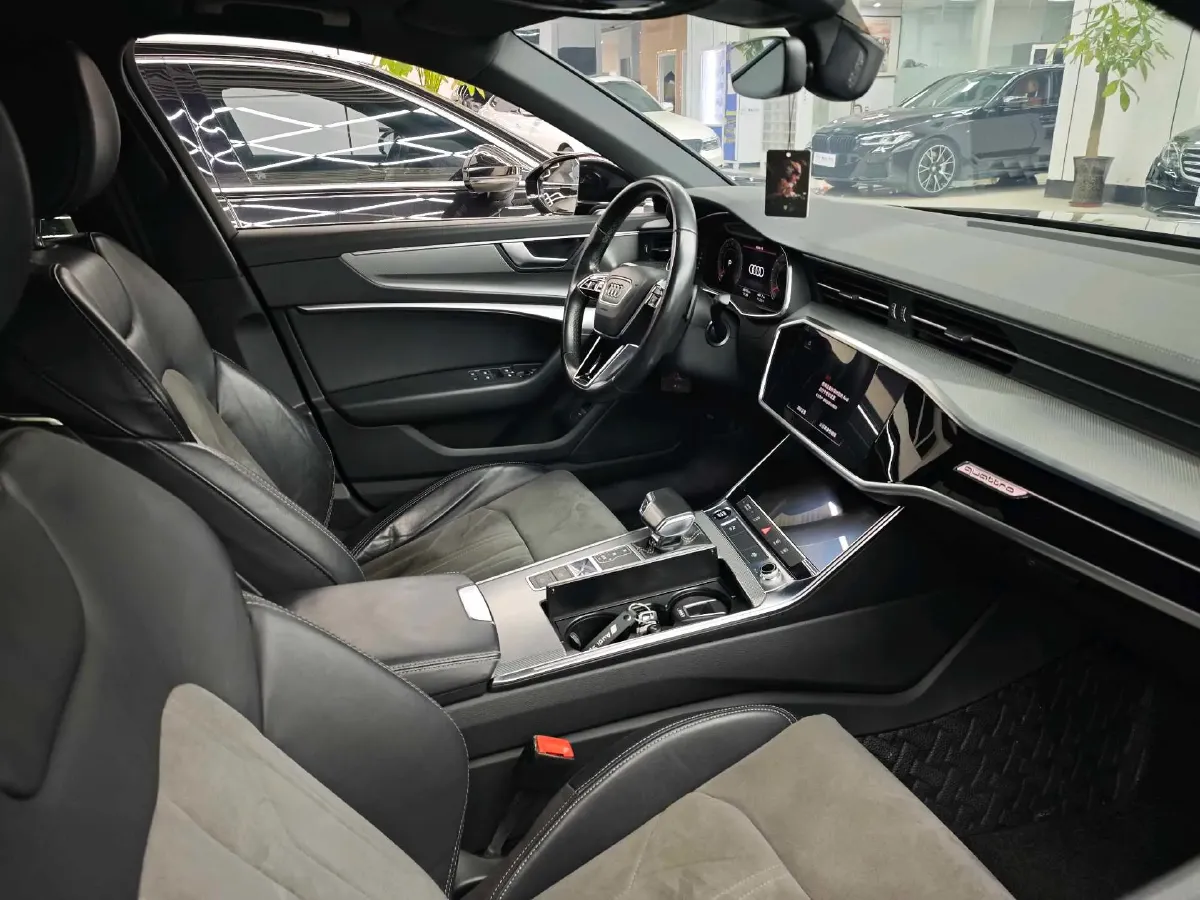 2022 Audi A6L 2.0T 224HP L4 7DCT,autocango,china used car exporter,china ev exporter,chinese used car exporter,chinese used ev exporter