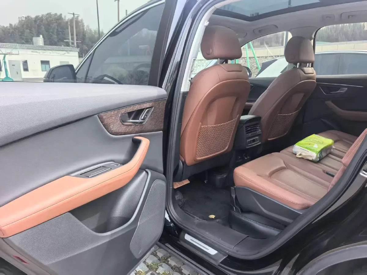 2023 Audi Q7 2.0T 265HP L4 8AT,autocango,china used car exporter,china ev exporter,chinese used car exporter,chinese used ev exporter