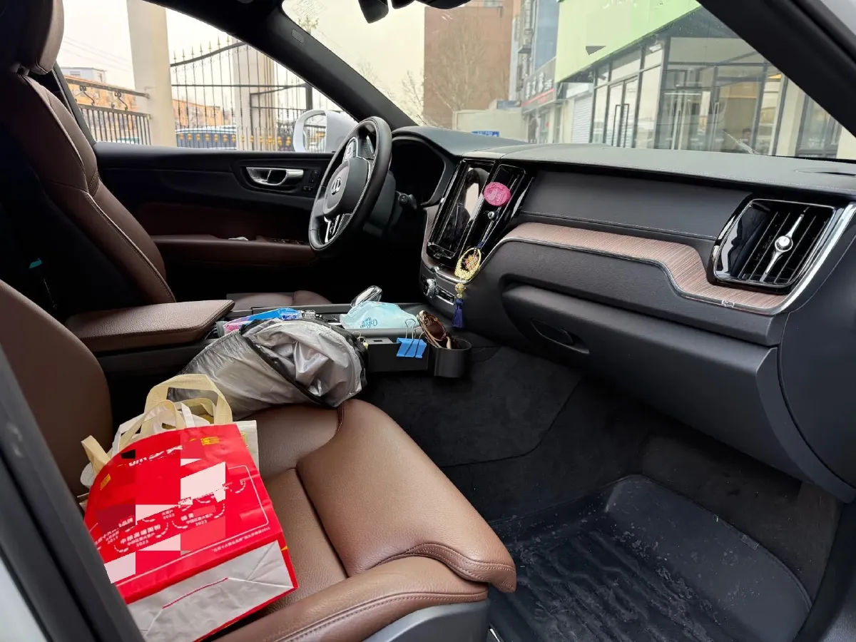 2022 Volvo XC60 2.0T 250HP L4 8AT,autocango,china used car exporter,china ev exporter,chinese used car exporter,chinese used ev exporter