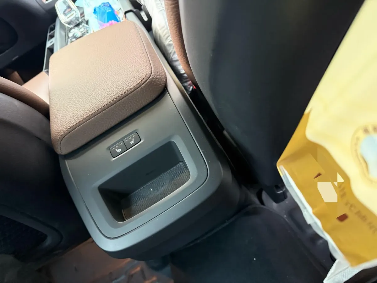 2022 Volvo XC60 2.0T 250HP L4 8AT,autocango,china used car exporter,china ev exporter,chinese used car exporter,chinese used ev exporter