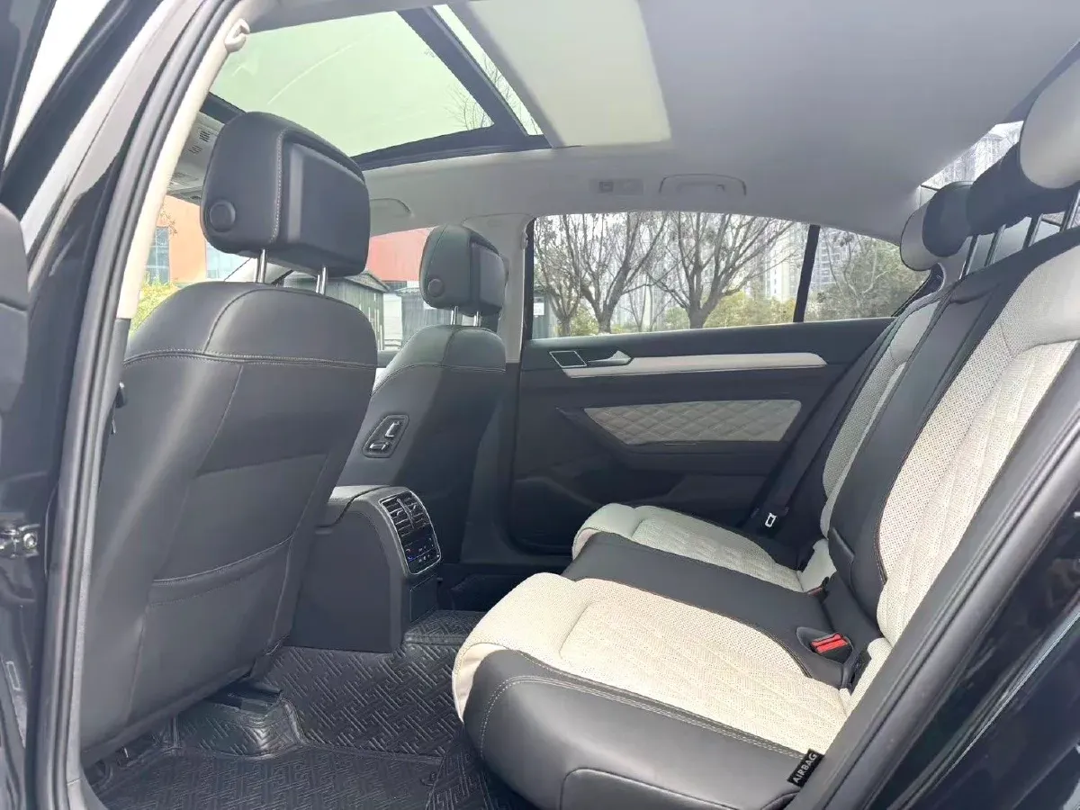 2023 Volkswagen Magotan 2.0T 186HP L4 7DCT,autocango,china used car exporter,china ev exporter,chinese used car exporter,chinese used ev exporter