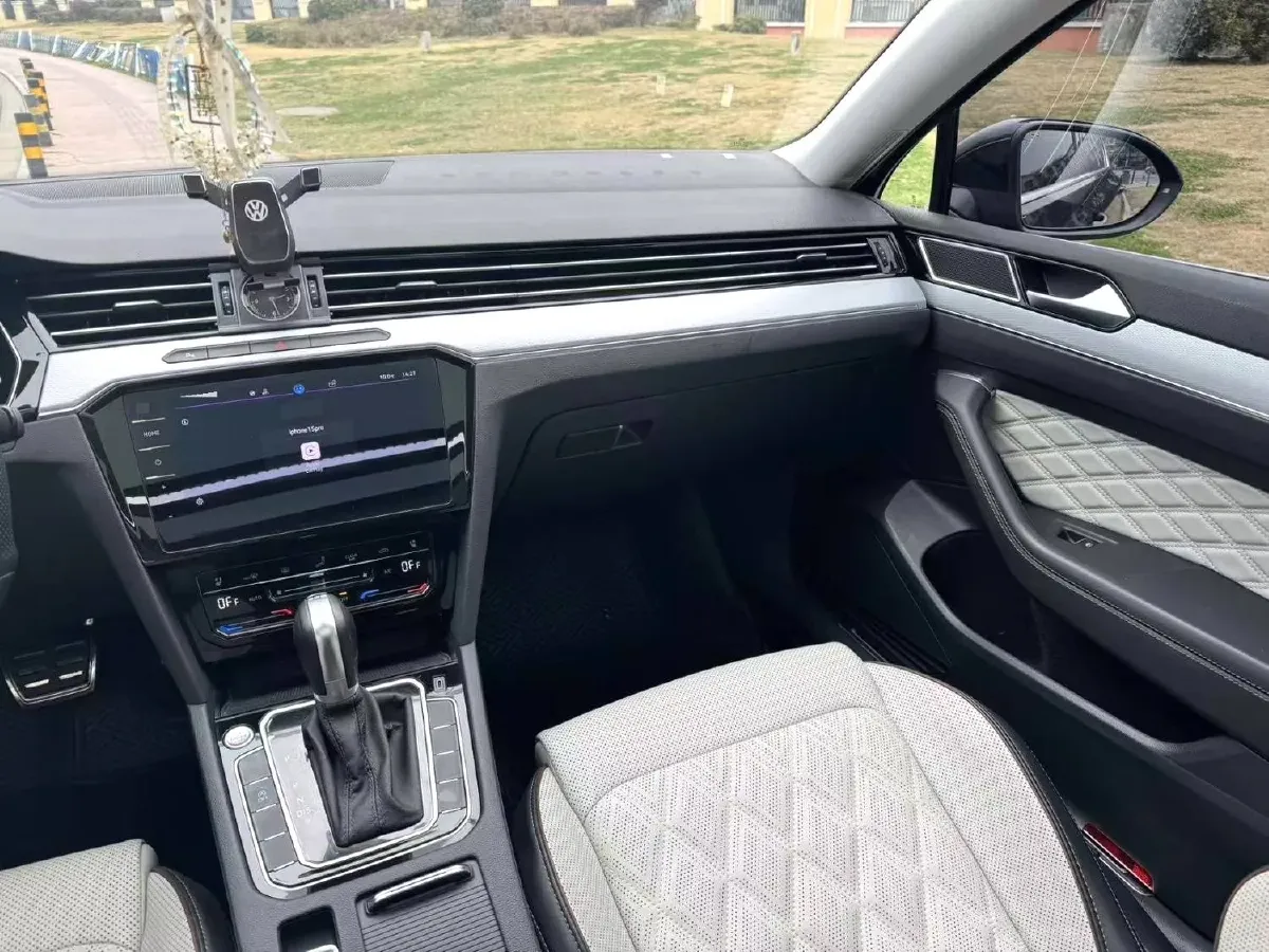 2023 Volkswagen Magotan 2.0T 186HP L4 7DCT,autocango,china used car exporter,china ev exporter,chinese used car exporter,chinese used ev exporter