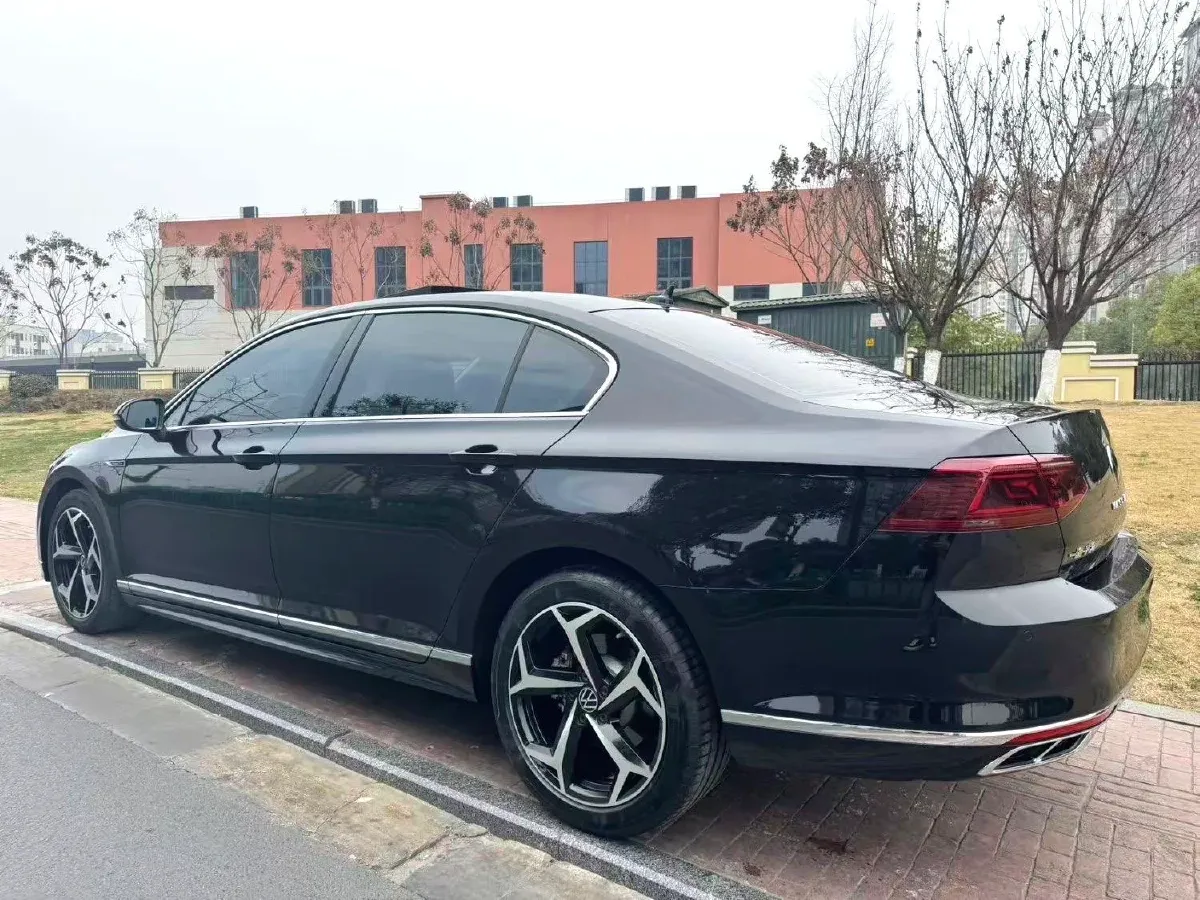 2023 Volkswagen Magotan 2.0T 186HP L4 7DCT,autocango,china used car exporter,china ev exporter,chinese used car exporter,chinese used ev exporter