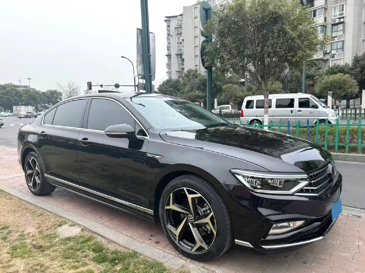2023 Volkswagen Magotan 2.0T 186HP L4 7DCT,autocango,china used car exporter,china ev exporter,chinese used car exporter,chinese used ev exporter
