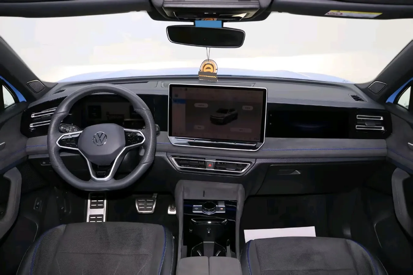 2024 Volkswagen Tiguan L 2.0T 220HP L4 7DCT,autocango,china used car exporter,china ev exporter,chinese used car exporter,chinese used ev exporter