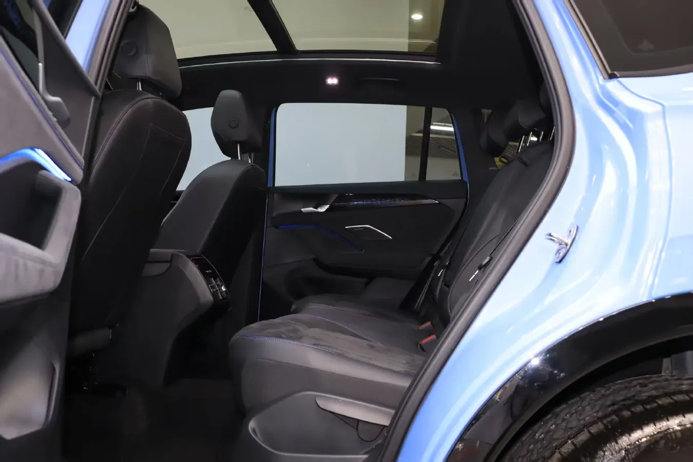 2024 Volkswagen Tiguan L 2.0T 220HP L4 7DCT,autocango,china used car exporter,china ev exporter,chinese used car exporter,chinese used ev exporter