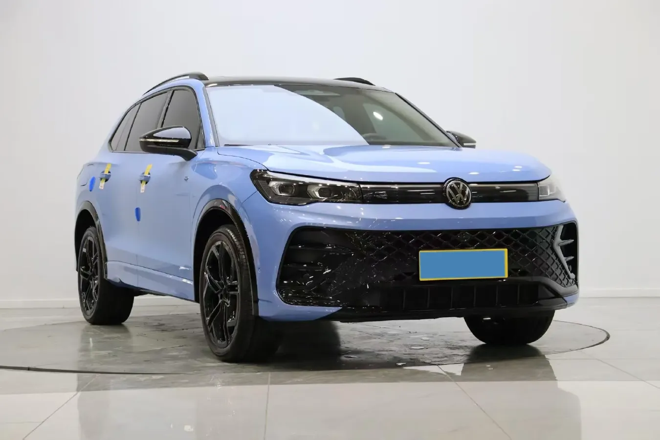 2024 Volkswagen Tiguan L 2.0T 220HP L4 7DCT,autocango,china used car exporter,china ev exporter,chinese used car exporter,chinese used ev exporter