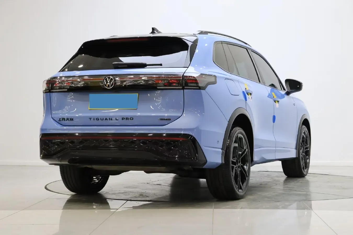 2024 Volkswagen Tiguan L 2.0T 220HP L4 7DCT,autocango,china used car exporter,china ev exporter,chinese used car exporter,chinese used ev exporter