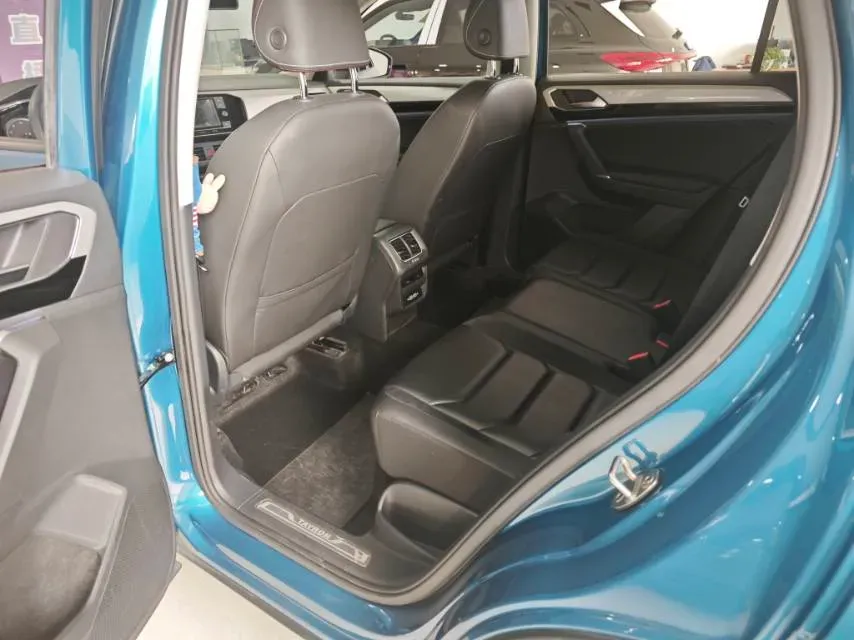 2019 Jeep Cherokee 2.0T 234HP L4 9AT,autocango,china used car exporter,china ev exporter,chinese used car exporter,chinese used ev exporter