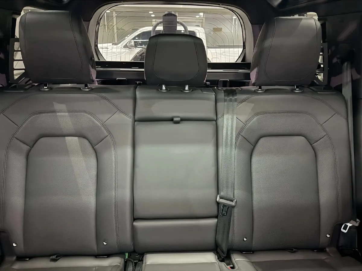 2023 Land Rover Defender 5.0T 525HP V8 8AT,autocango,china used car exporter,china ev exporter,chinese used car exporter,chinese used ev exporter