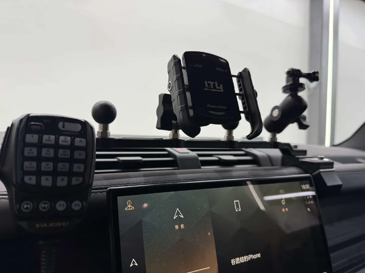 2023 Land Rover Defender 5.0T 525HP V8 8AT,autocango,china used car exporter,china ev exporter,chinese used car exporter,chinese used ev exporter