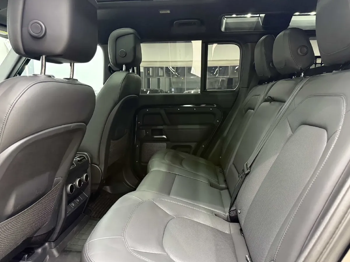 2023 Land Rover Defender 5.0T 525HP V8 8AT,autocango,china used car exporter,china ev exporter,chinese used car exporter,chinese used ev exporter