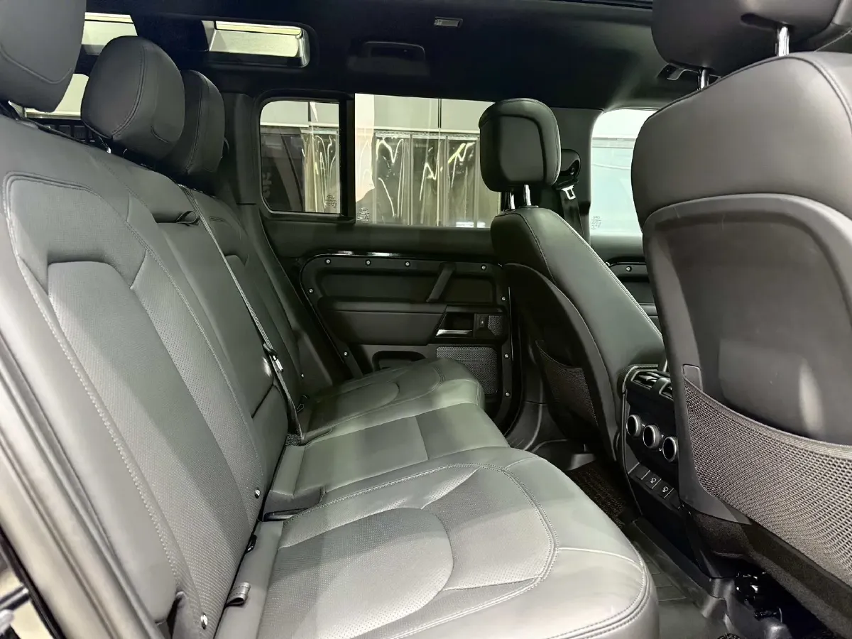 2023 Land Rover Defender 5.0T 525HP V8 8AT,autocango,china used car exporter,china ev exporter,chinese used car exporter,chinese used ev exporter