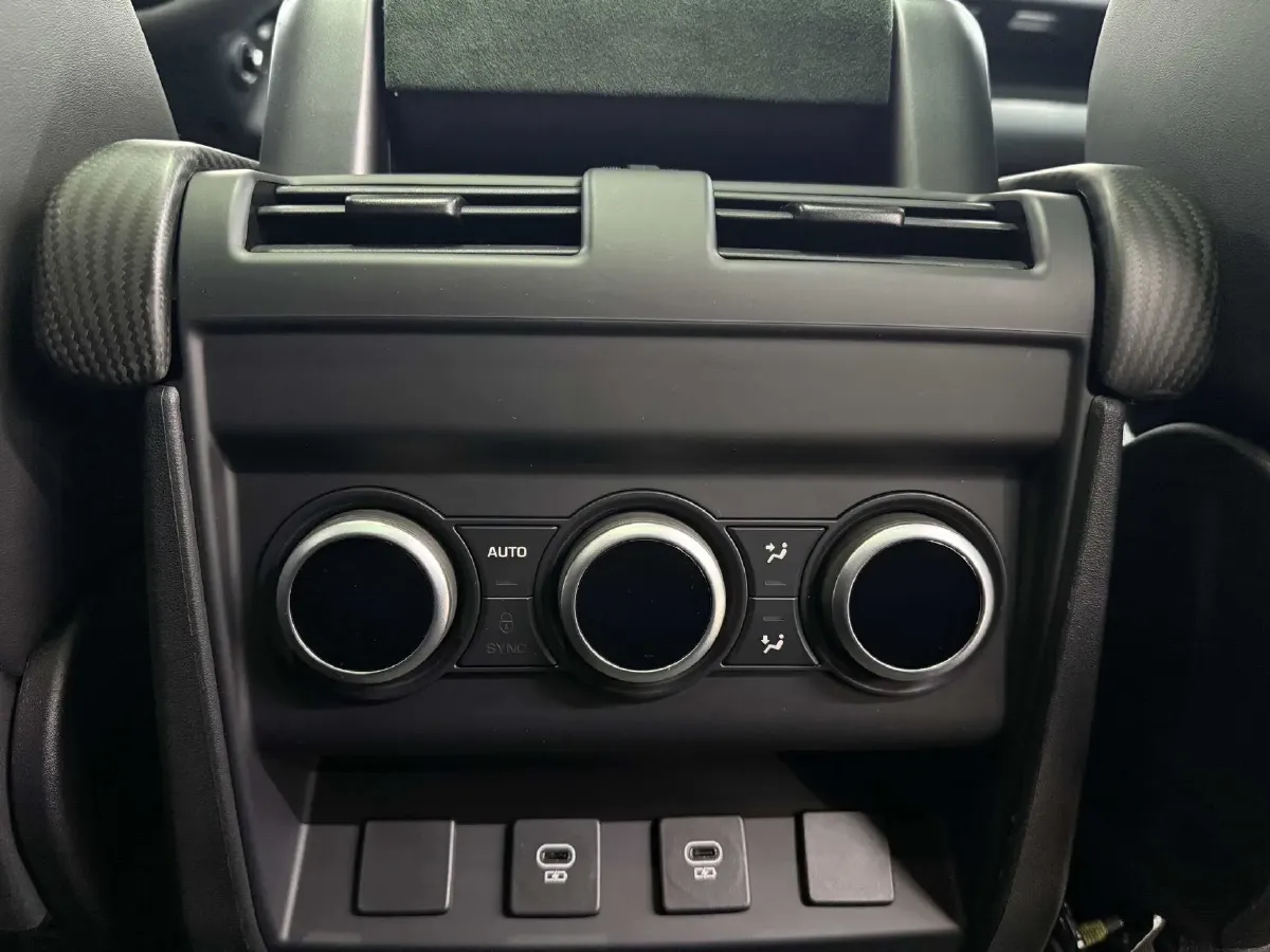 2023 Land Rover Defender 5.0T 525HP V8 8AT,autocango,china used car exporter,china ev exporter,chinese used car exporter,chinese used ev exporter