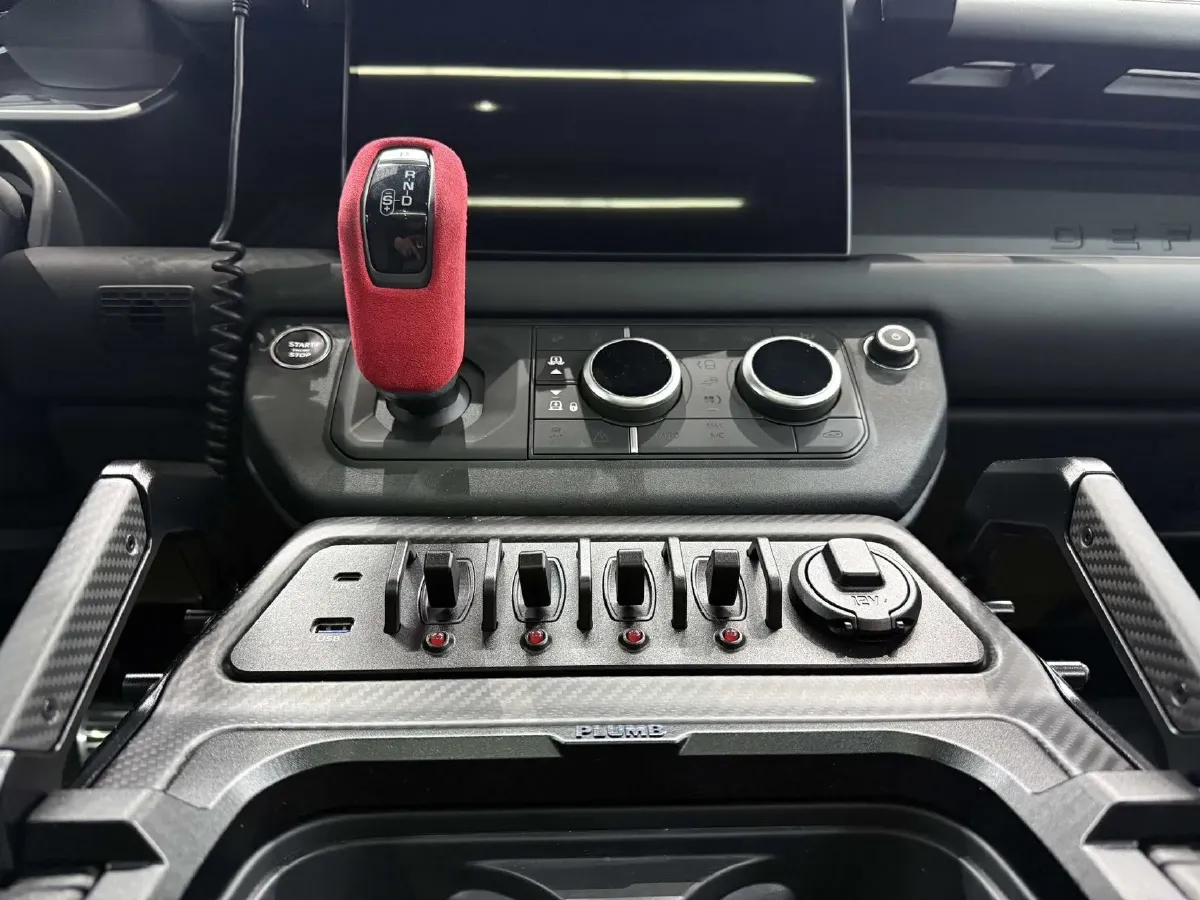 2023 Land Rover Defender 5.0T 525HP V8 8AT,autocango,china used car exporter,china ev exporter,chinese used car exporter,chinese used ev exporter