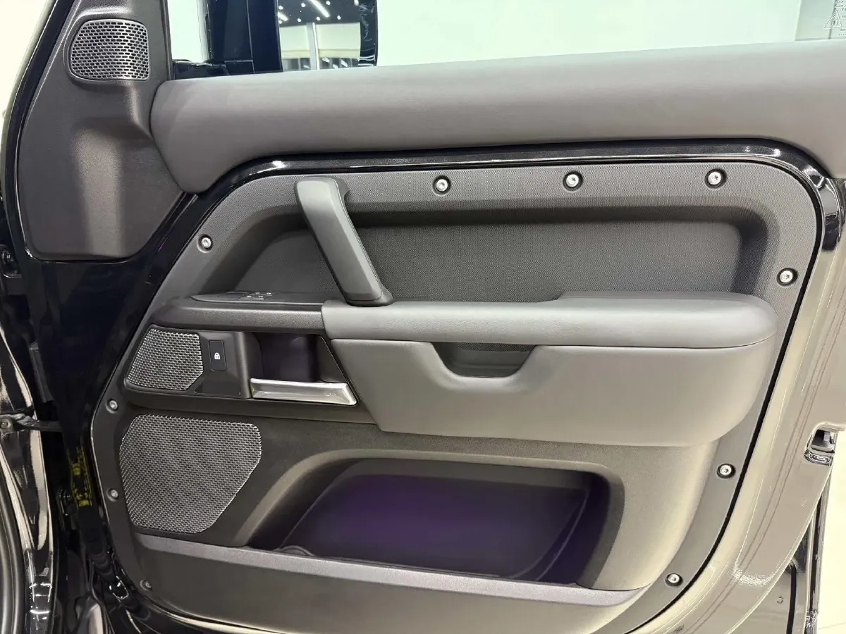 2023 Land Rover Defender 5.0T 525HP V8 8AT,autocango,china used car exporter,china ev exporter,chinese used car exporter,chinese used ev exporter