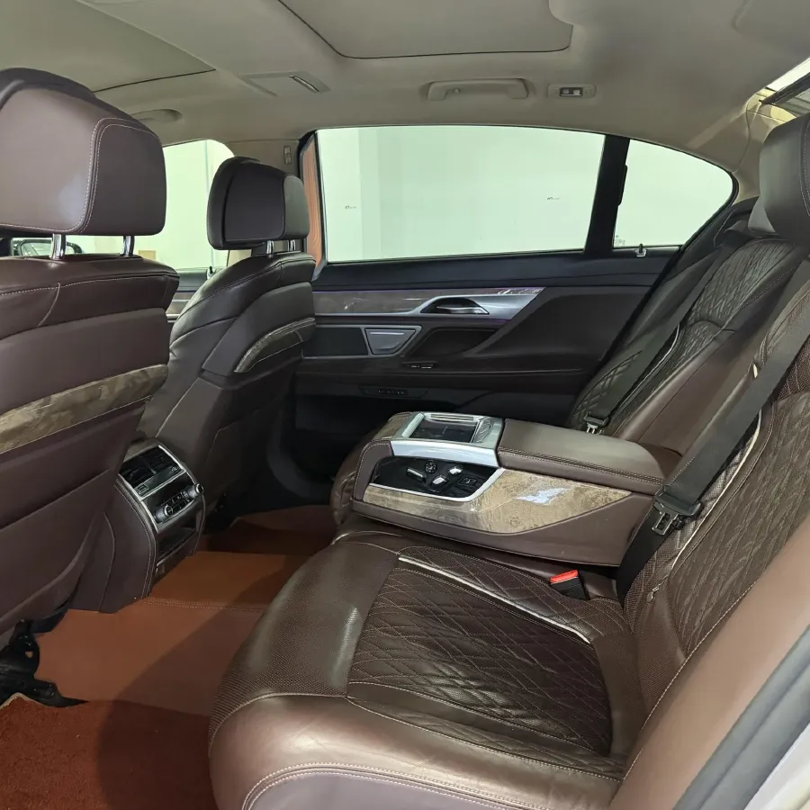 2019 BMW 7 Series 3.0T 340HP L6 8AT,autocango,china used car exporter,china ev exporter,chinese used car exporter,chinese used ev exporter
