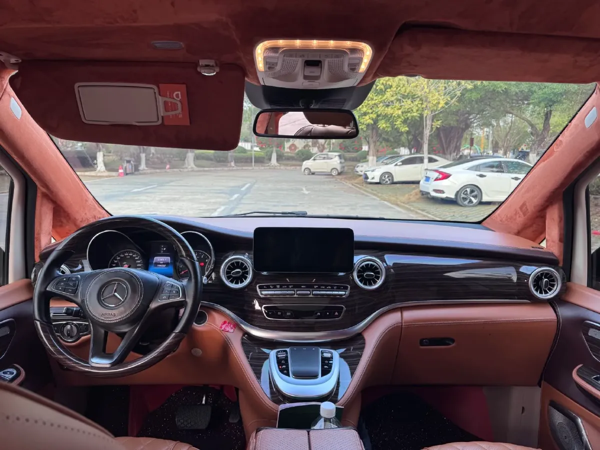 2021 Mercedes-Benz V Class 2.0T 211HP L4 9AT,autocango,china used car exporter,china ev exporter,chinese used car exporter,chinese used ev exporter