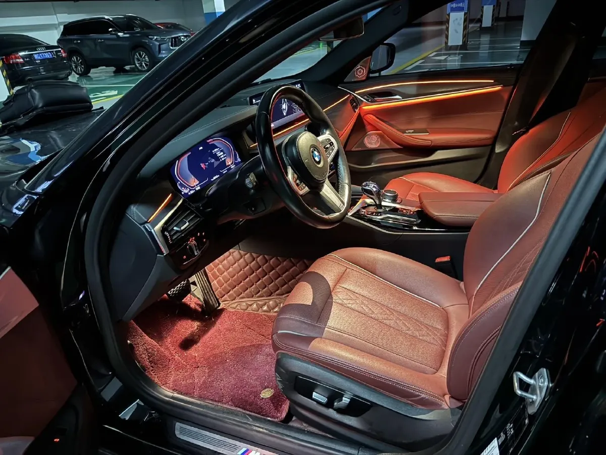 2022 BMW 5 Series 2.0T 252HP L4 8AT,autocango,china used car exporter,china ev exporter,chinese used car exporter,chinese used ev exporter