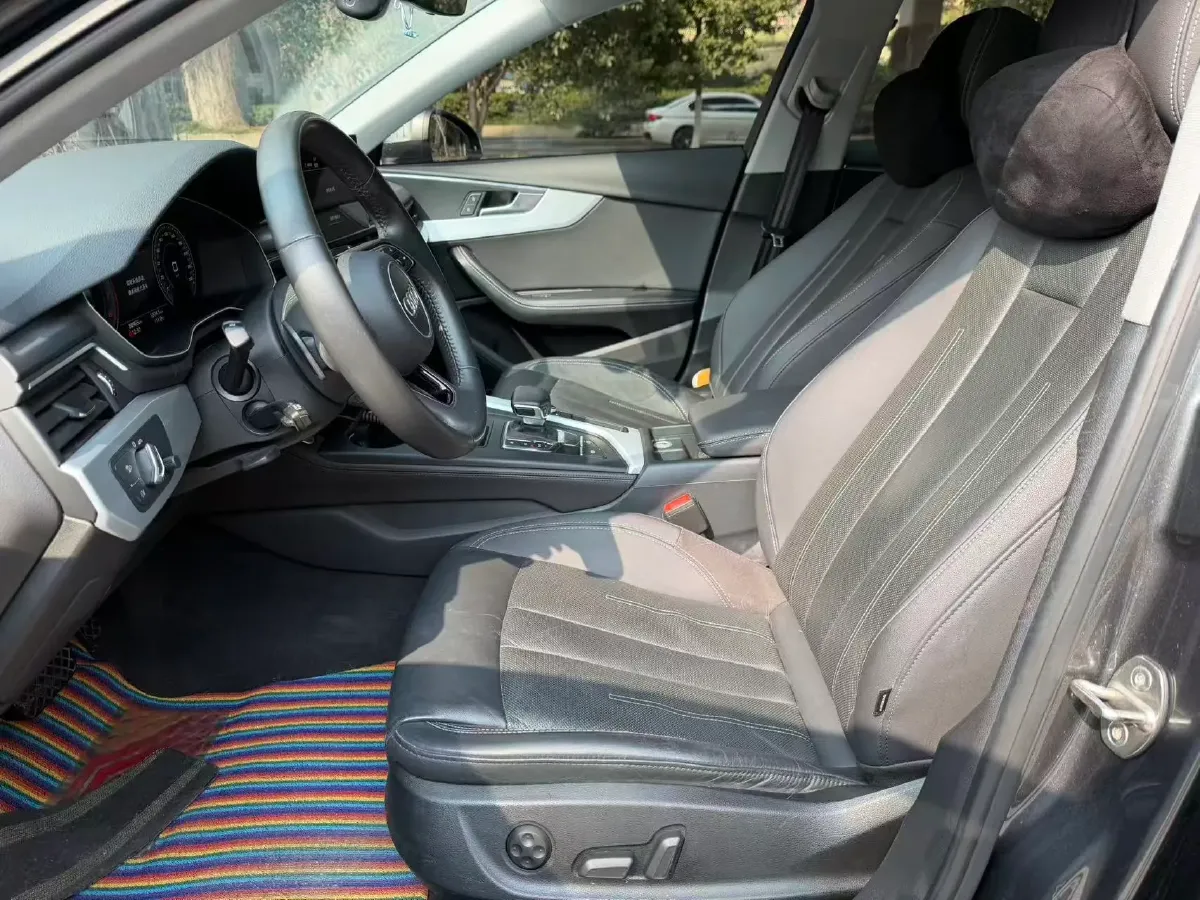 2020 Audi A4L 2.0T 190HP L4 7DCT,autocango,china used car exporter,china ev exporter,chinese used car exporter,chinese used ev exporter