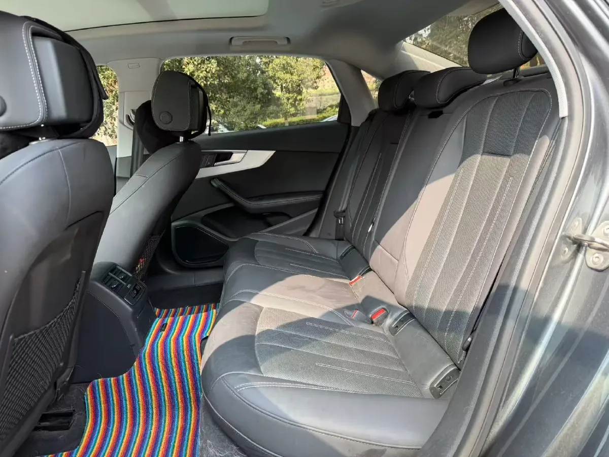 2020 Audi A4L 2.0T 190HP L4 7DCT,autocango,china used car exporter,china ev exporter,chinese used car exporter,chinese used ev exporter