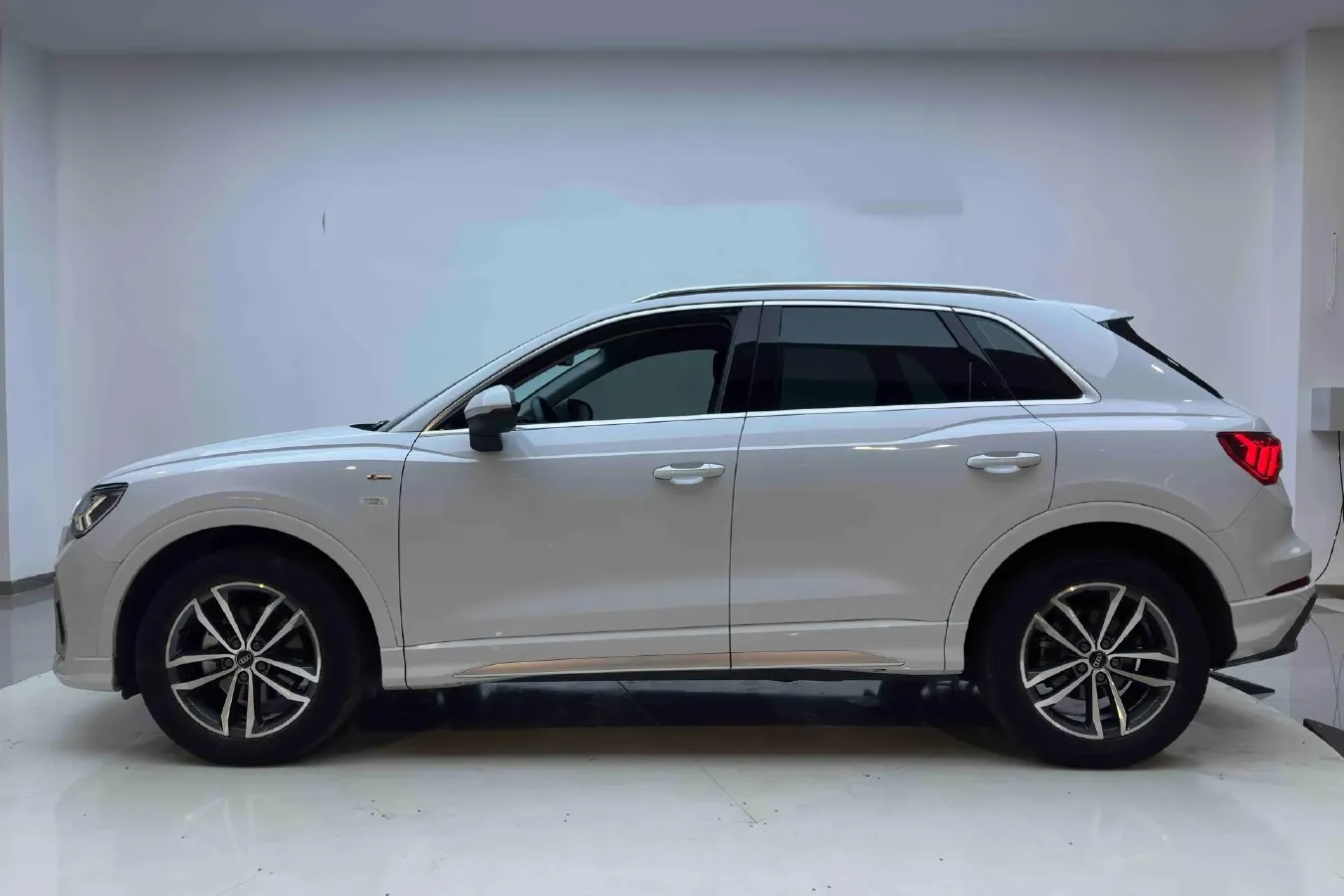 2022 Audi Q3 1.4T 150HP L4 7DCT,autocango,china used car exporter,china ev exporter,chinese used car exporter,chinese used ev exporter