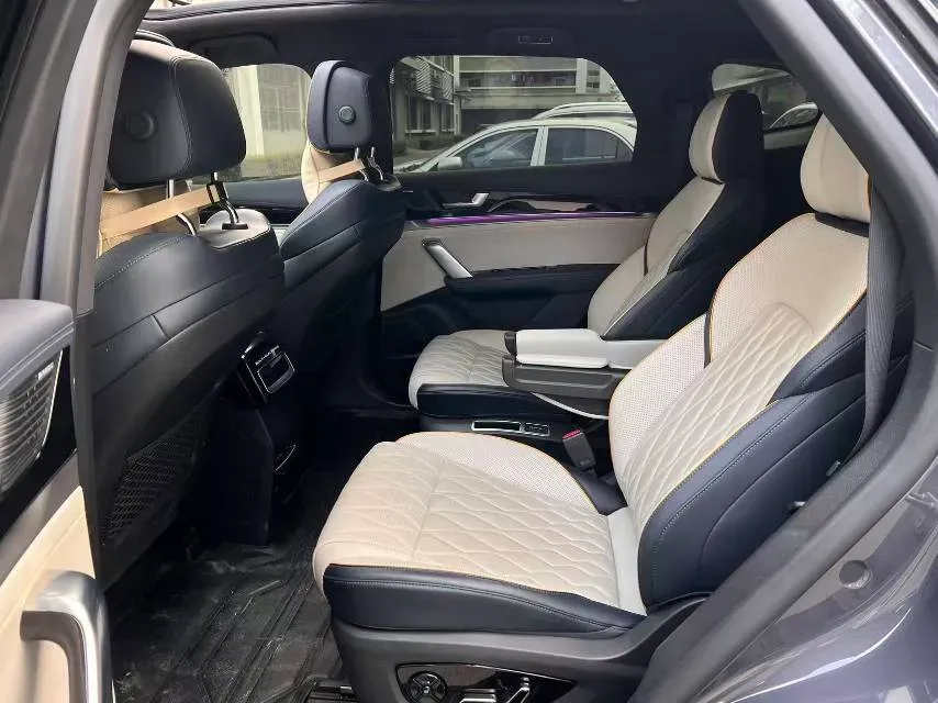 2022 Jeep Grand Commander 2.0T 265HP L4 9AT,autocango,china used car exporter,china ev exporter,chinese used car exporter,chinese used ev exporter