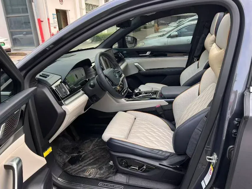 2022 Jeep Grand Commander 2.0T 265HP L4 9AT,autocango,china used car exporter,china ev exporter,chinese used car exporter,chinese used ev exporter