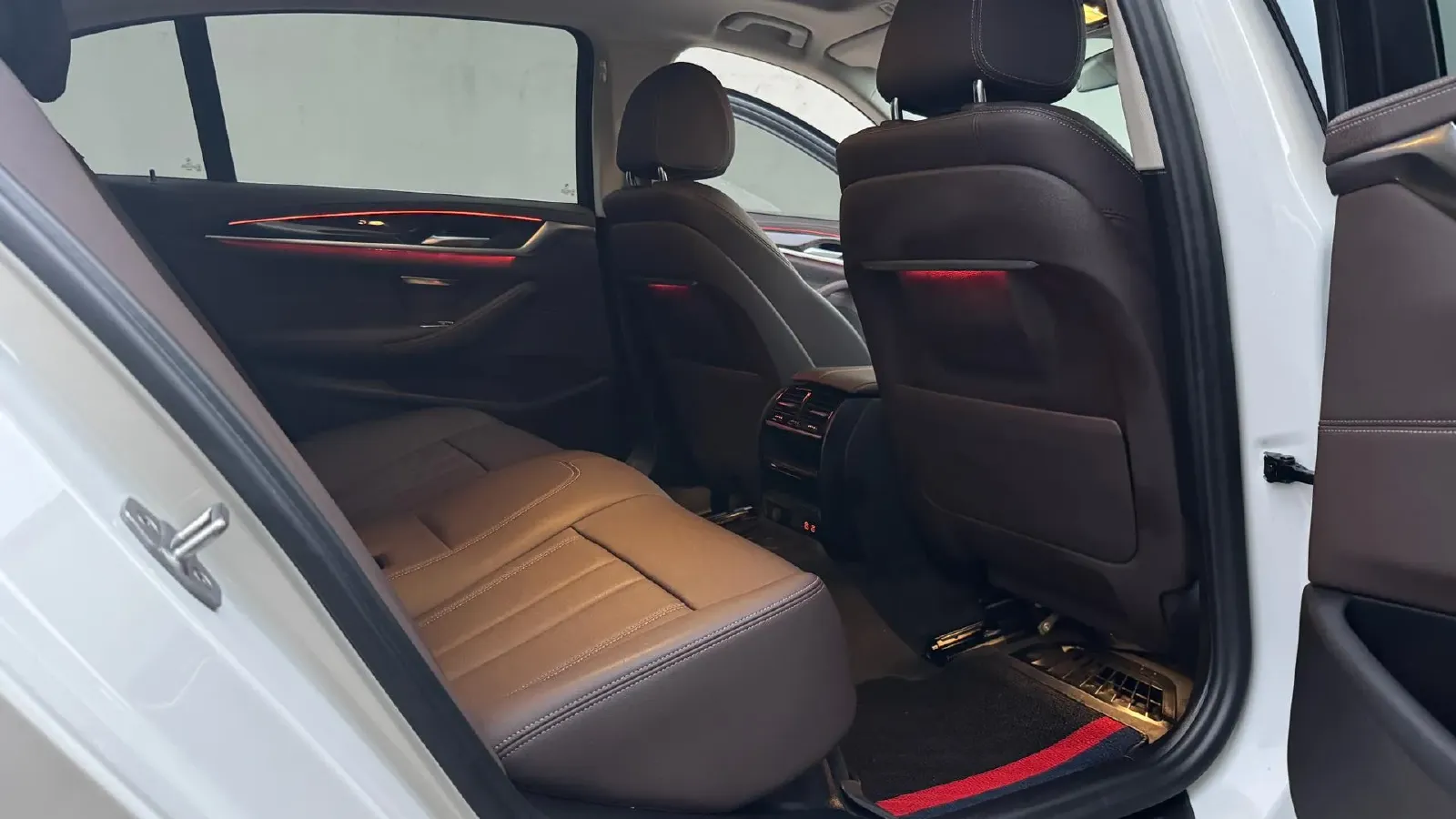 2020 BMW 5 Series 2.0T 184HP L4 8AT,autocango,china used car exporter,china ev exporter,chinese used car exporter,chinese used ev exporter