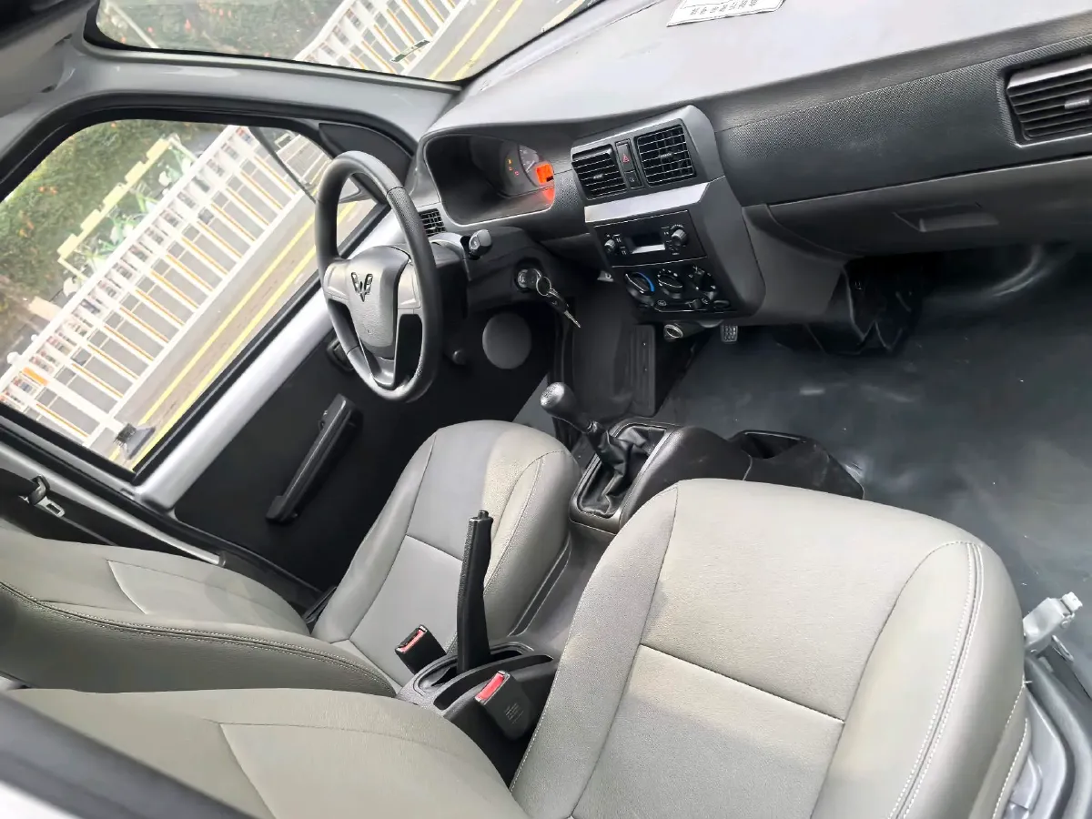 2023 WuLing ZhiGuang Mini Truck 1.5L 102HP L4 5MT,autocango,china used car exporter,china ev exporter,chinese used car exporter,chinese used ev exporter