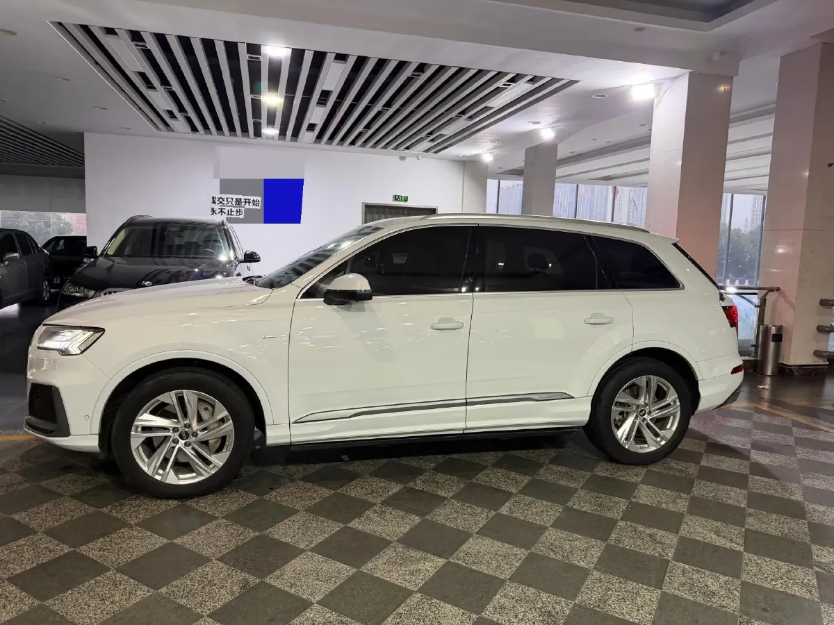2021 Audi Q7 2.0T 245HP L4 8AT,autocango,china used car exporter,china ev exporter,chinese used car exporter,chinese used ev exporter
