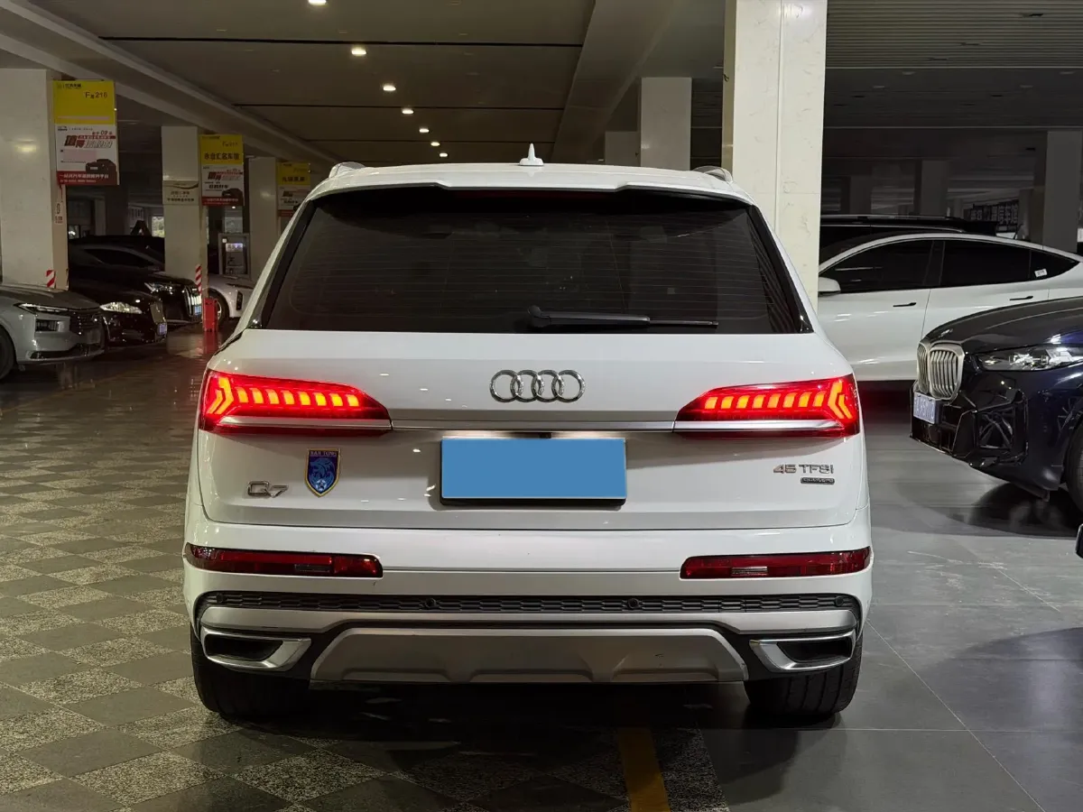 2021 Audi Q7 2.0T 245HP L4 8AT,autocango,china used car exporter,china ev exporter,chinese used car exporter,chinese used ev exporter