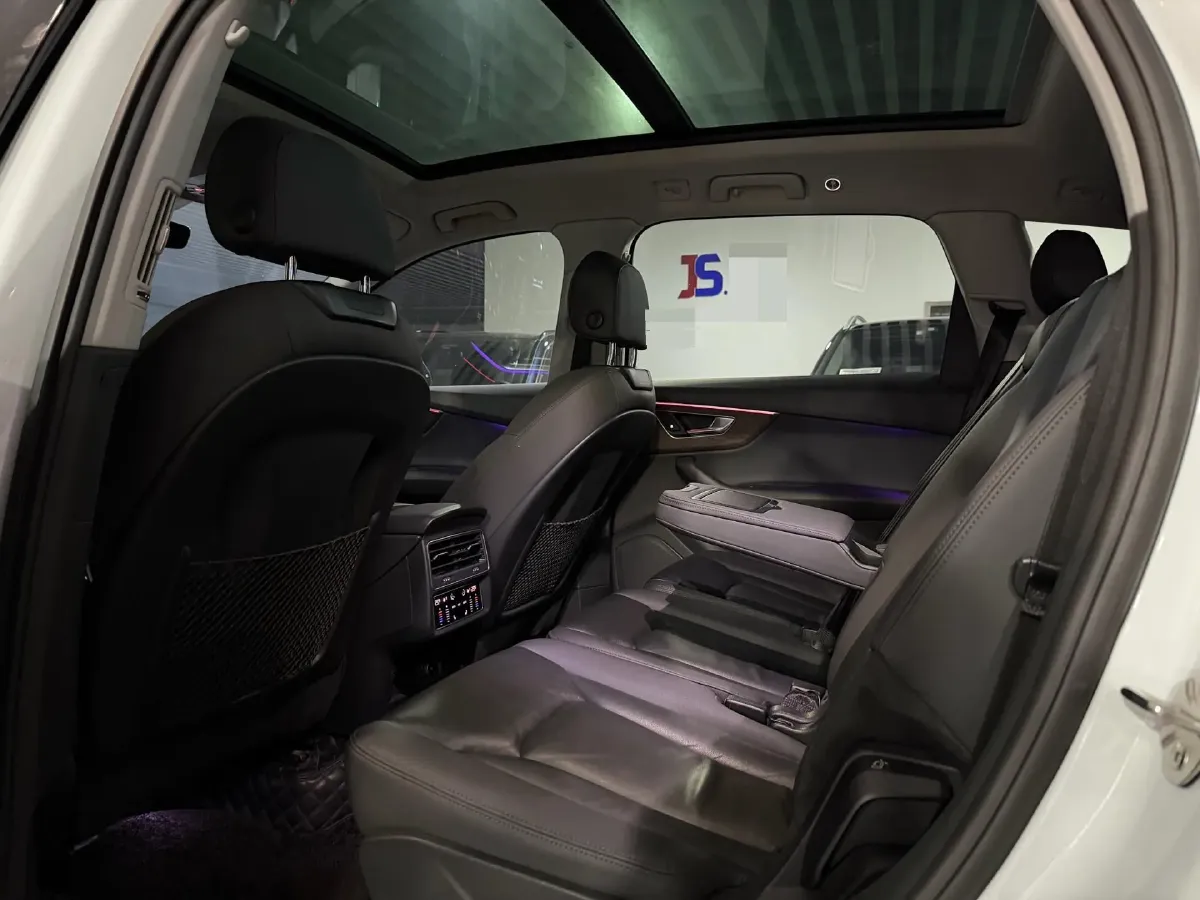 2021 Audi Q7 2.0T 245HP L4 8AT,autocango,china used car exporter,china ev exporter,chinese used car exporter,chinese used ev exporter