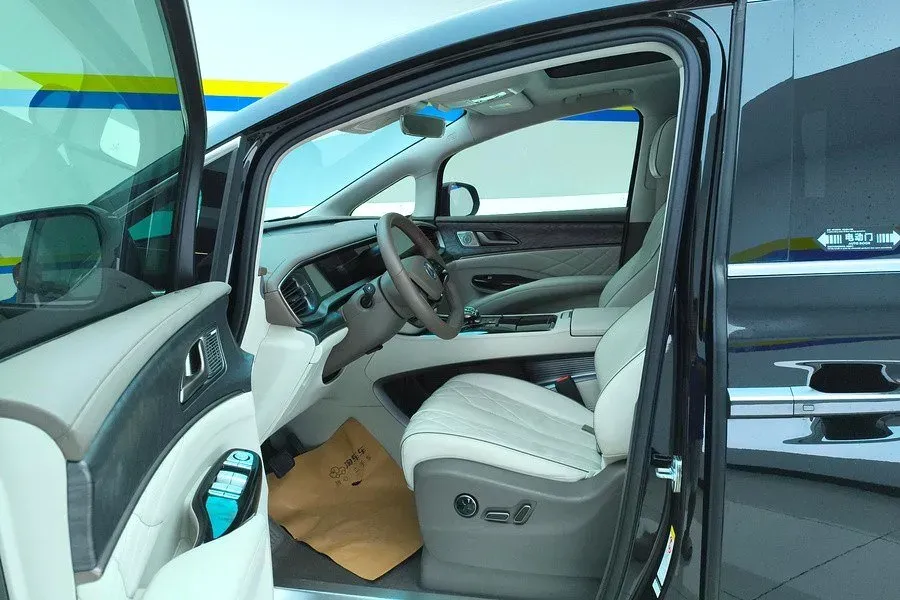 2022 HongQi HS7 3.0T 337HP V6 8AT,autocango,china used car exporter,china ev exporter,chinese used car exporter,chinese used ev exporter