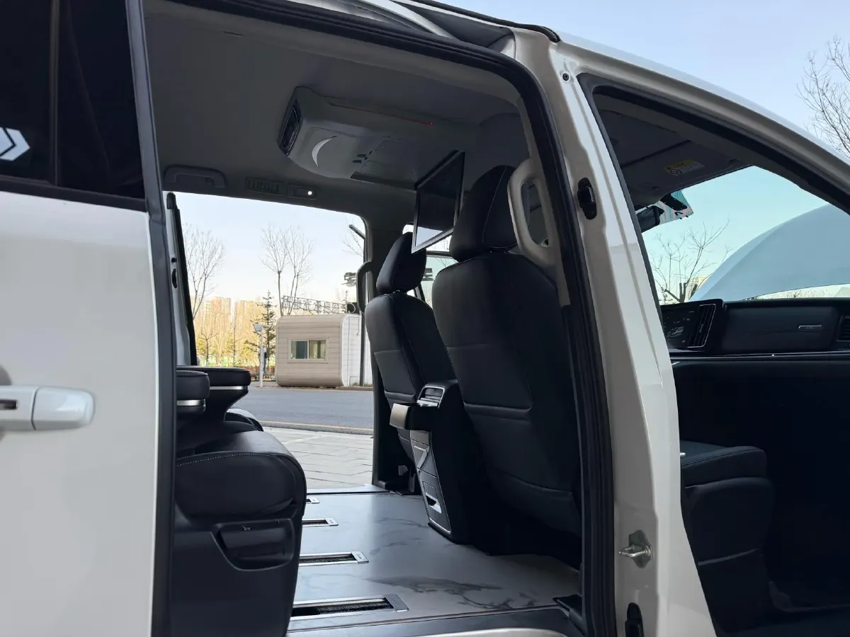 2023 GAC Trumpchi M8 2.0T 252HP L4 8AT,autocango,china used car exporter,china ev exporter,chinese used car exporter,chinese used ev exporter