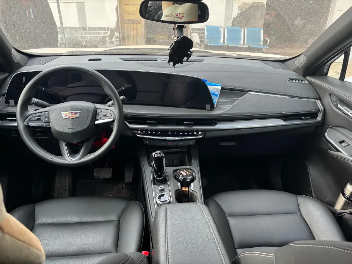 2024 Cadillac XT4 2.0T 237HP L4 9AT,autocango,china used car exporter,china ev exporter,chinese used car exporter,chinese used ev exporter