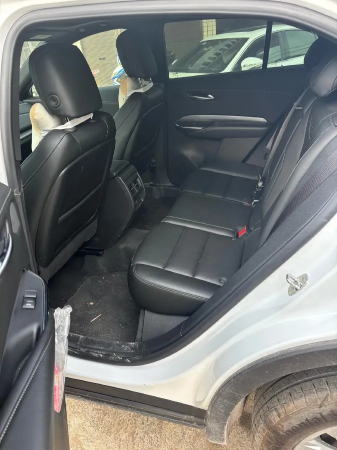 2024 Cadillac XT4 2.0T 237HP L4 9AT,autocango,china used car exporter,china ev exporter,chinese used car exporter,chinese used ev exporter