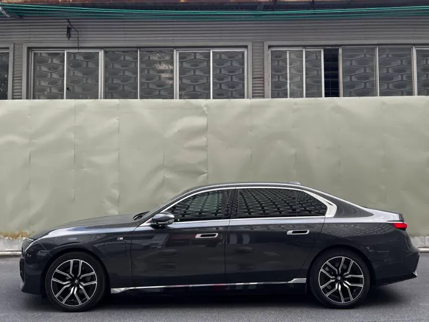 2023 BMW i7 BEV 101.7KWH,autocango,china used car exporter,china ev exporter,chinese used car exporter,chinese used ev exporter