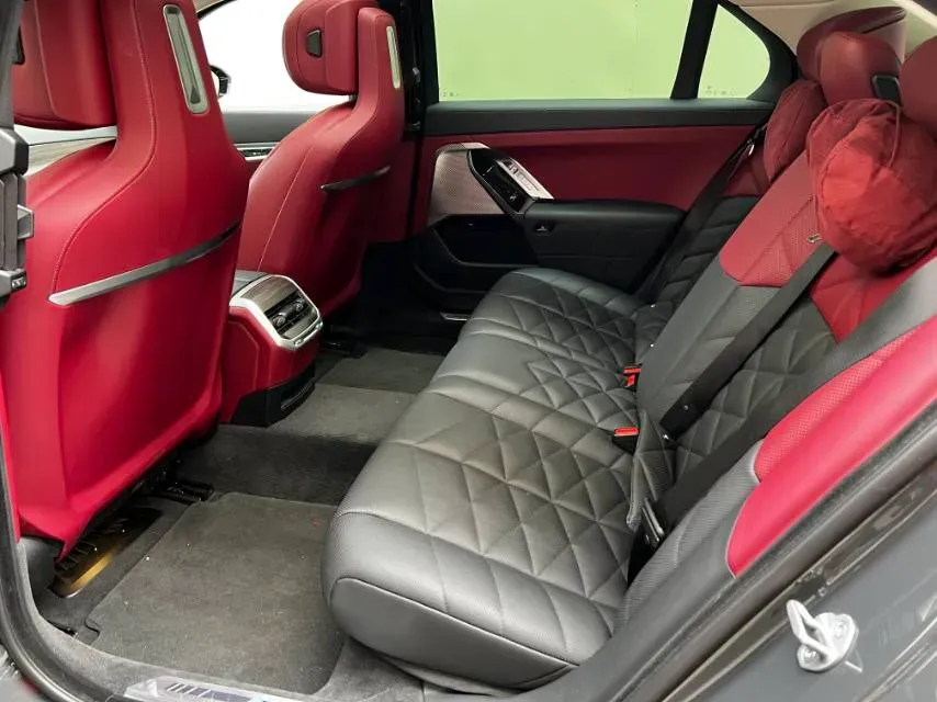 2023 BMW i7 BEV 101.7KWH,autocango,china used car exporter,china ev exporter,chinese used car exporter,chinese used ev exporter