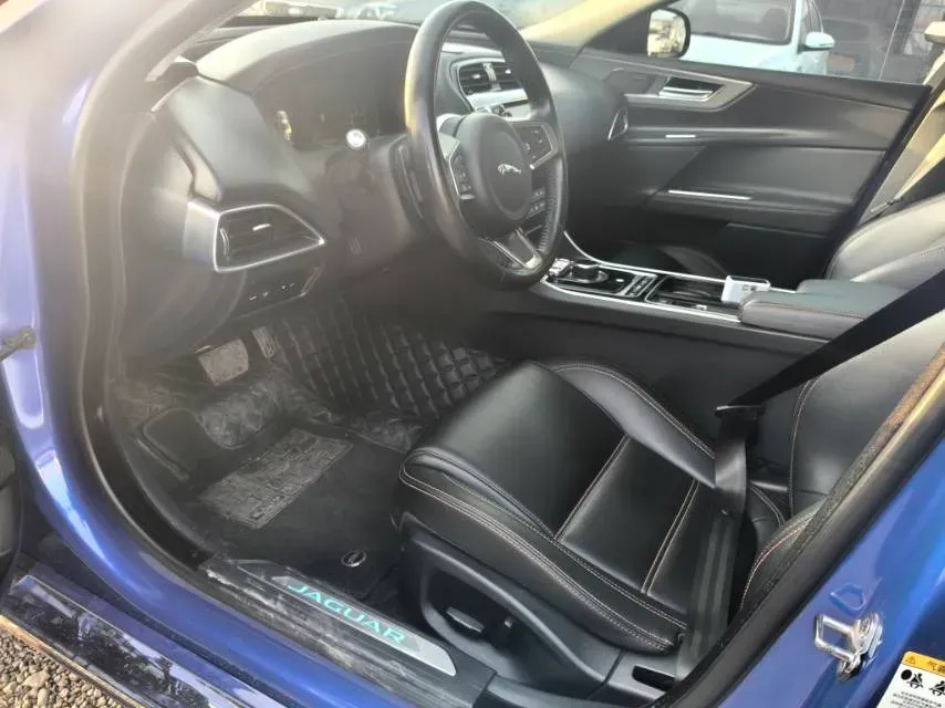 2019 Land Rover Discovery Sport 2.0T 200HP L4 9AT,autocango,china used car exporter,china ev exporter,chinese used car exporter,chinese used ev exporter