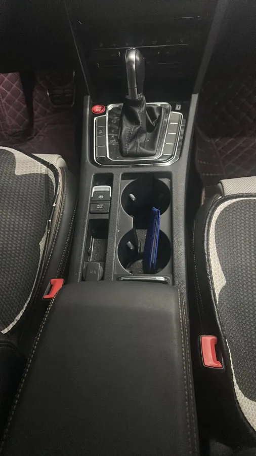 2023 Volkswagen Magotan 2.0T 186HP L4 7DCT,autocango,china used car exporter,china ev exporter,chinese used car exporter,chinese used ev exporter